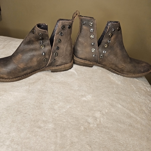 Musse & Cloud Studded Leather ankle boots Size 5 NWOT - Picture 3 of 8